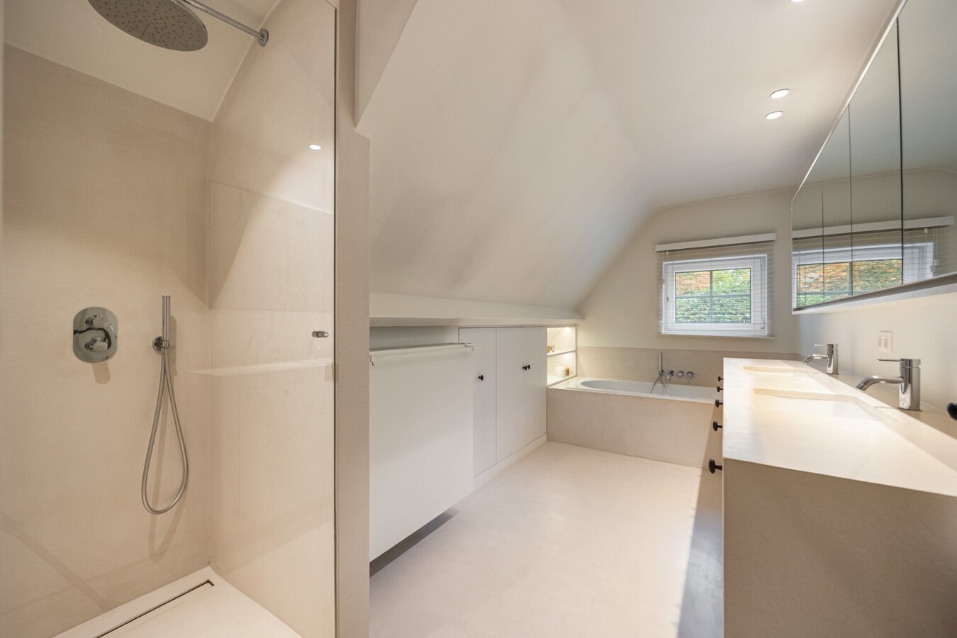 Prachtige villa met sublieme tuin op toplocatie in Schoten 