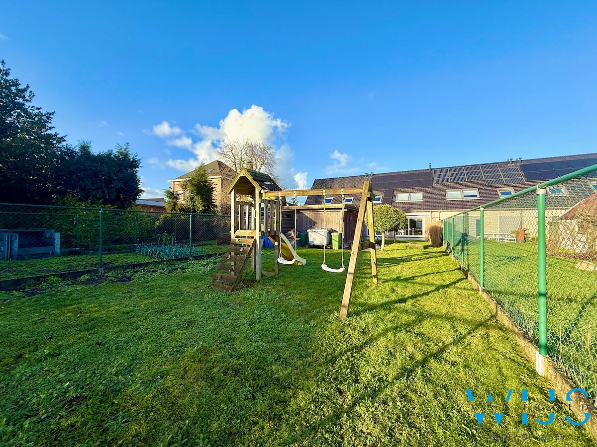 INSTAPKLAAR woonhuis met ZUIDgerichte tuin te Boekhoute ! 