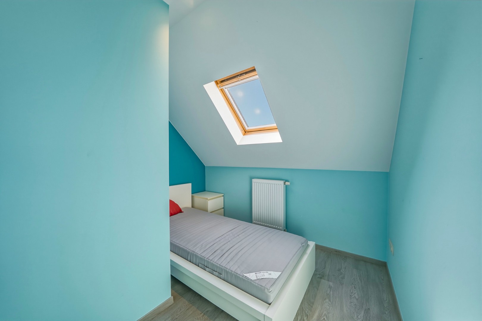 Instapklare recente woning met zeer ruime garage en tuin in Oudenburg 