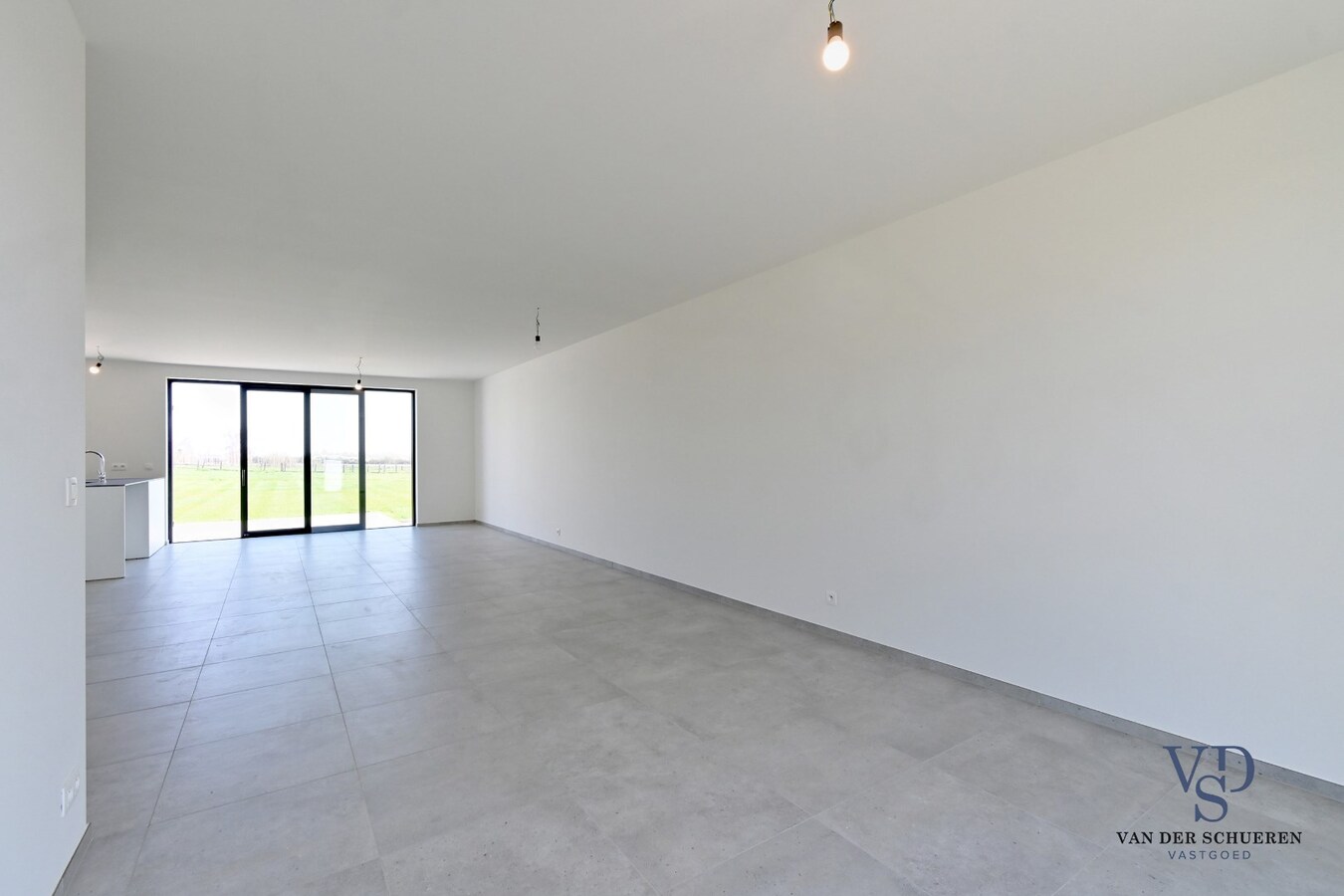 IN OPTIE ! Half Open Bebouwing met afzonderlijke garage 