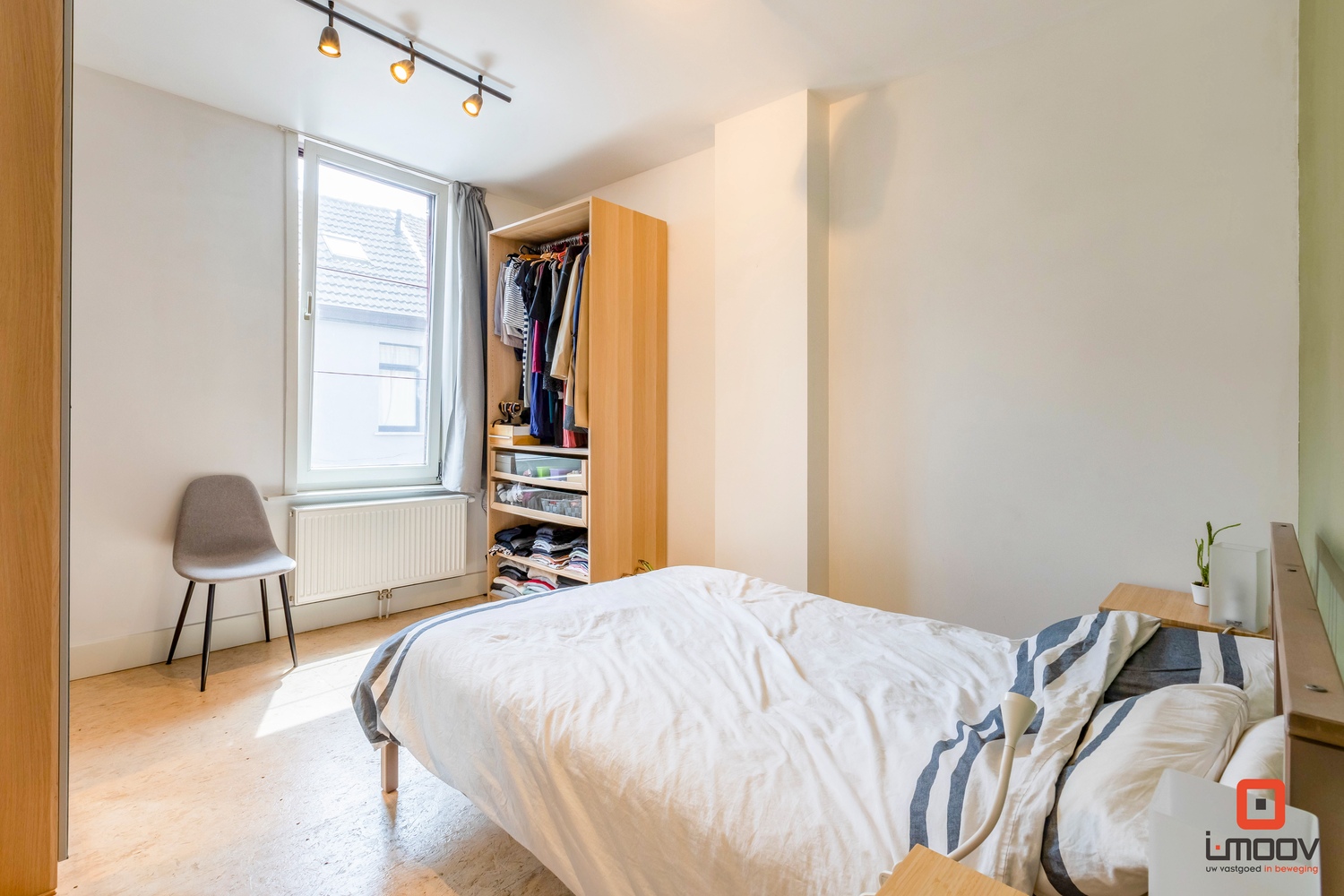 Instapklare rijwoning met 4 slaapkamers en buitenruimte te Gentbrugge 