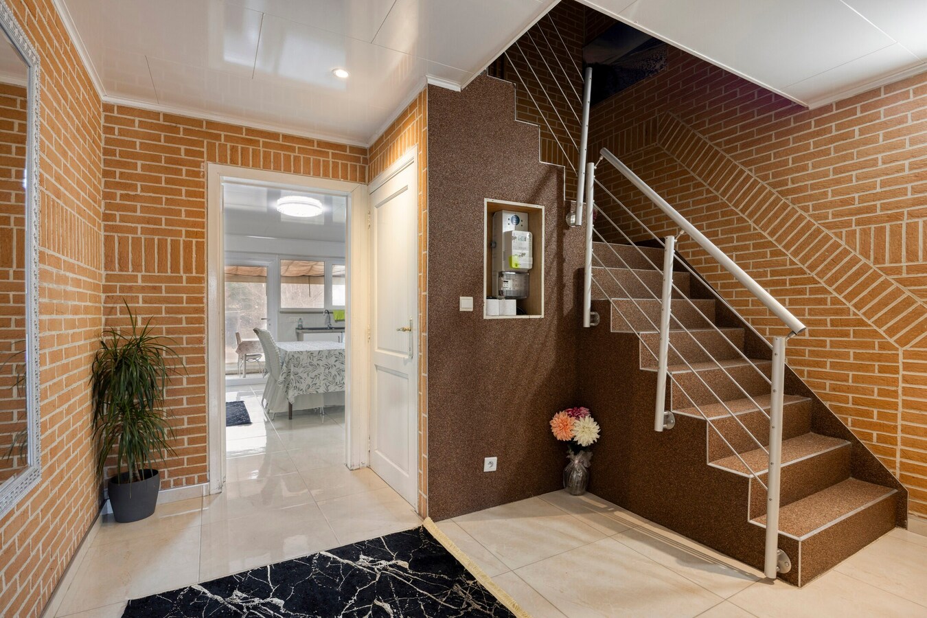 Residentieel gelegen woning met 4 slaapkamers.  Buurt 'De Hulst'. 