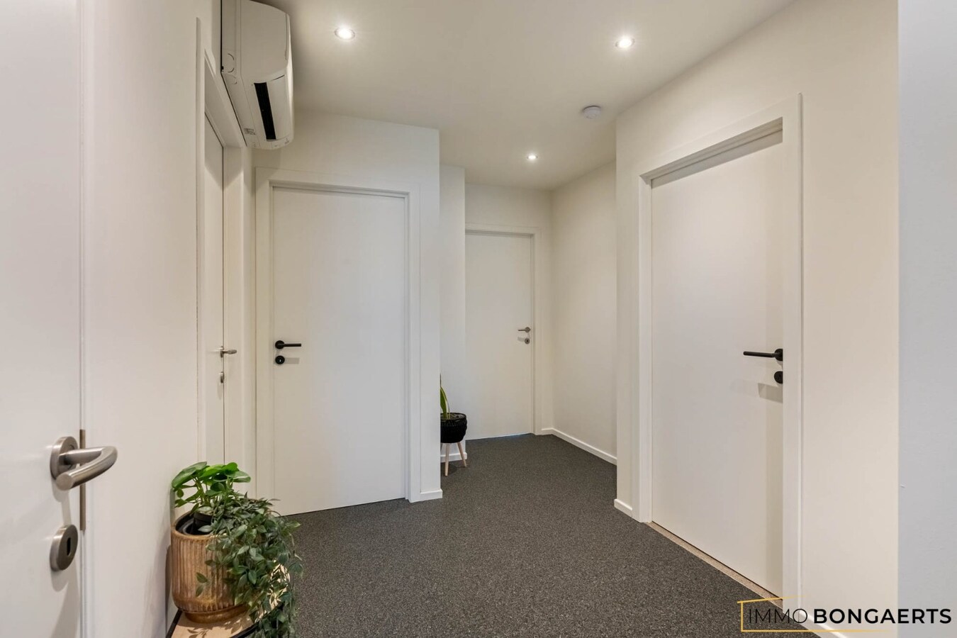 Energiezuinige woning met zwembad op rustige ligging in As 