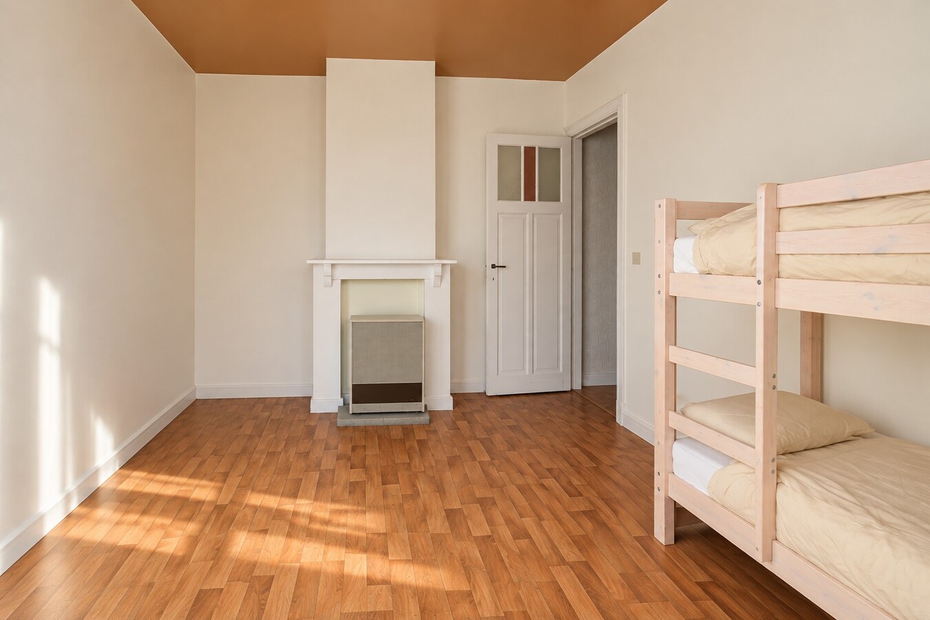 Te koop: Centraal gelegen stadwoning met 4 slaapkamers en diepe zuidgerichte tuin in Sint-Niklaas! 