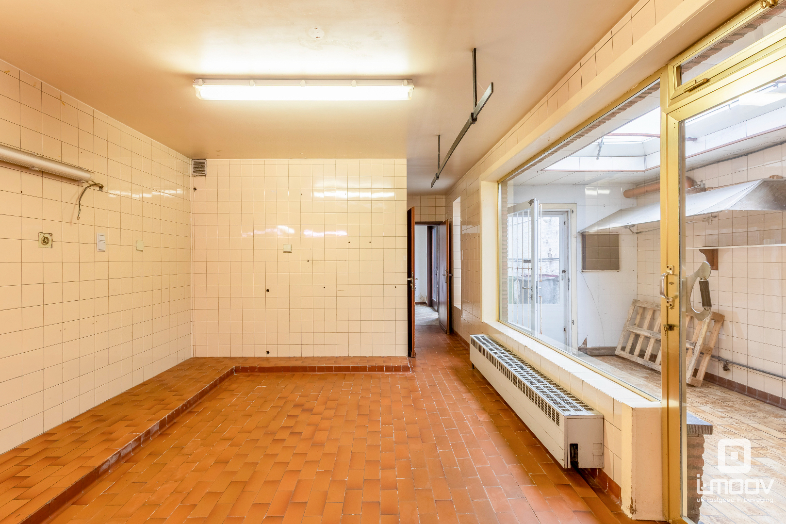 Ruime eigendom gemengd gebruik met 4 slaapkamers 