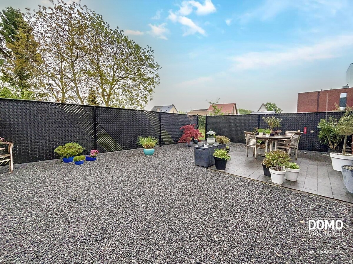 GELIJKVLOERS 1 SLAAPKAMER APPARTEMENT MET TUIN EN ONDERGRONDSE AUTOSTANDPLAATS GELEGEN TE SPALBEEK 