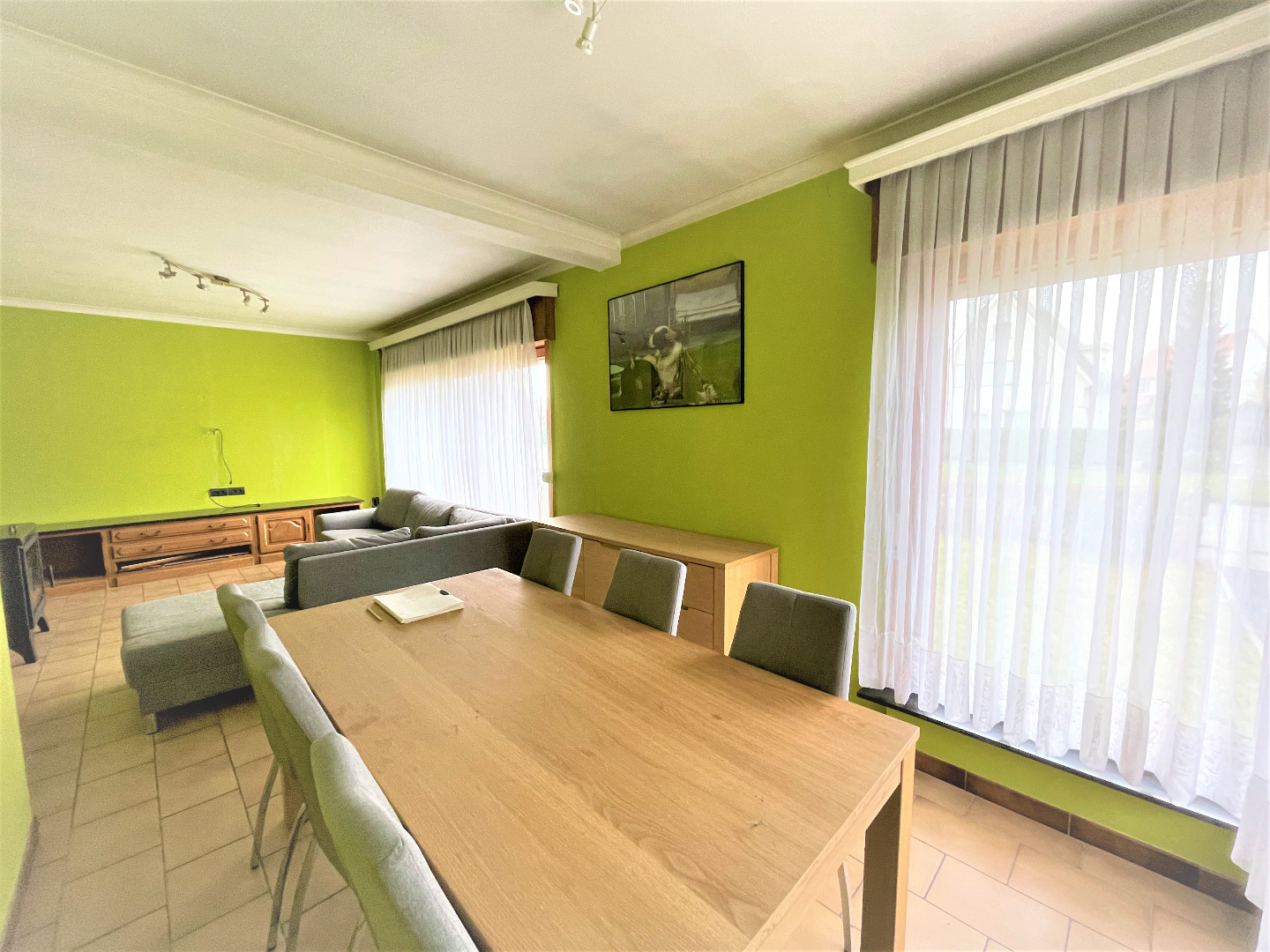 Statige halfopen woning met 3 slaapkamers en garage 