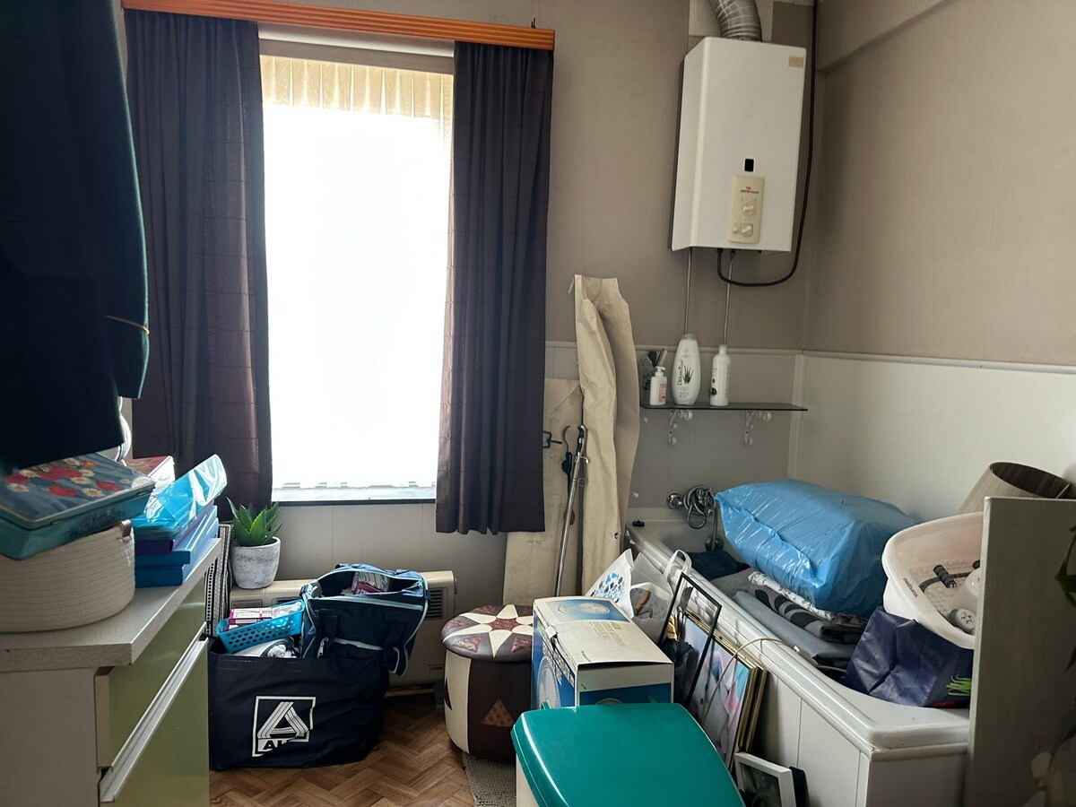 Charmant Leut : te renoveren woning met 3 slaapkamers, terras, tuin, garage, berging. 