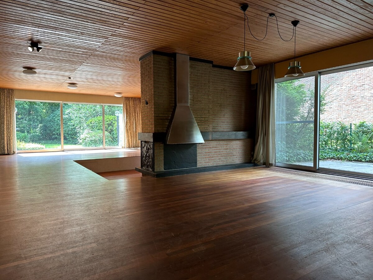 Ruime te renoveren woning met 5 slaapkamers op 1.250 m² 