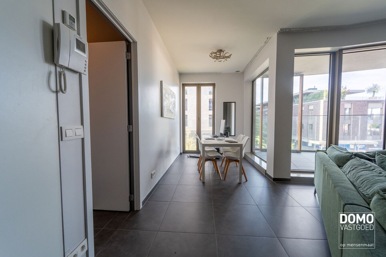 LUXE APPARTEMENT MET PRACHTIG TERRAS, 2 SLAAPKAMERS EN AUTOSTANDPLAATS TE KOOP IN HARTJE VAN HASSELT 