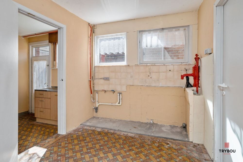 Ruim handelshuis op centrale ligging in Houthulst 