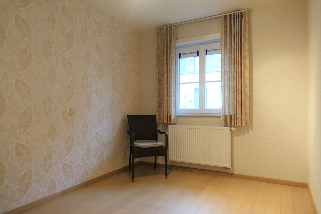 Gelijkvloers appartement met tuin en garage 