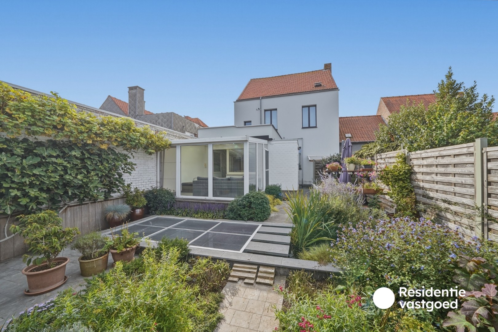 Ruime gezinswoning met 4 slaapkamers, tuin en zonnepanelen in Zandvoorde 