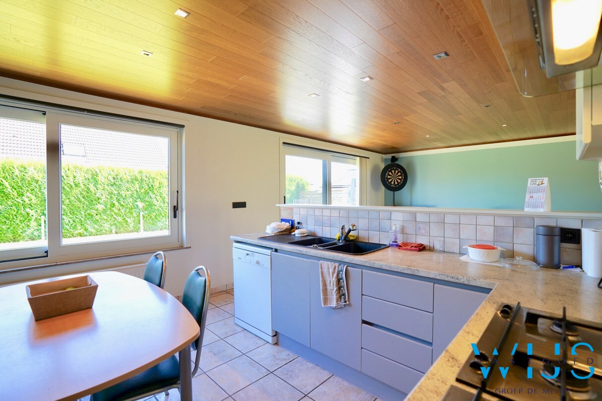 INSTAPKLAAR woonhuis op 523m² in woonwijk te Boekhoute ! 