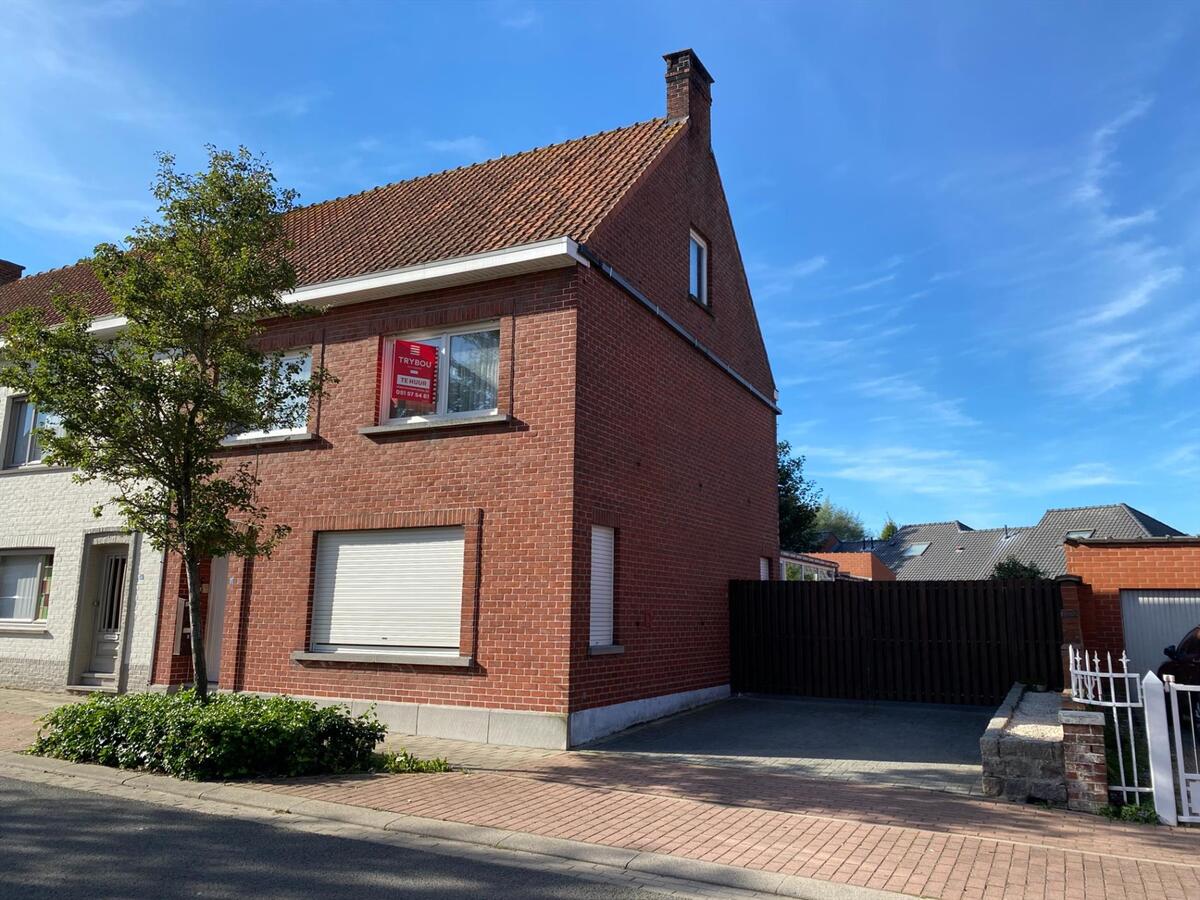 Ruime woning met 4 slaapkamers en garage 