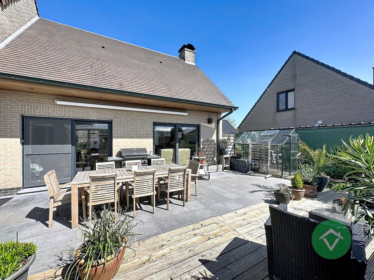 Ruime gezinswoning met dubbele garage in Koekelare 