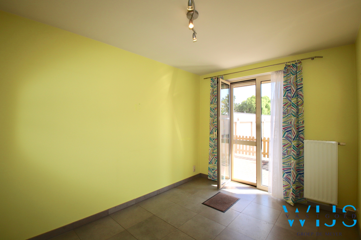 Gelijkvloersapp. met 3 slaapkamers &amp; garage in hartje Assenede ! 