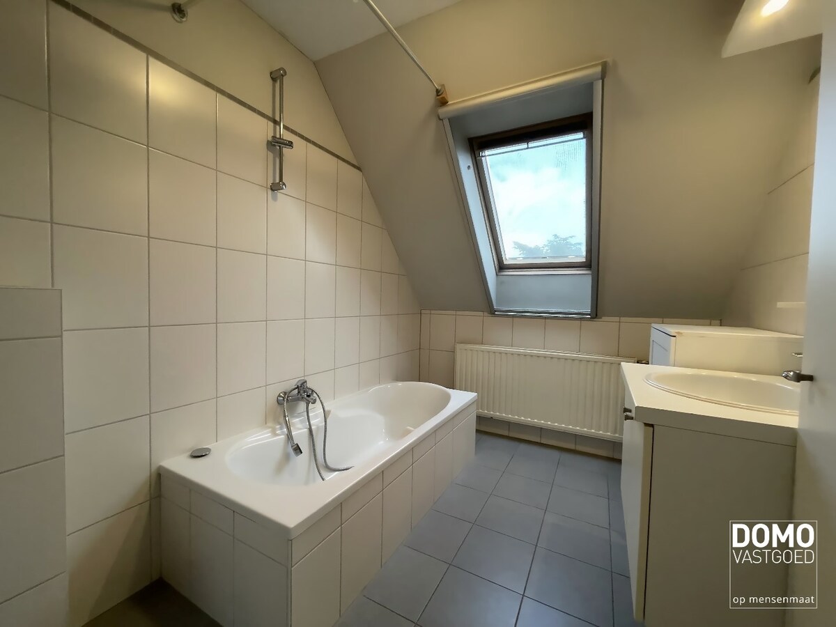 DUPLEX APPARTEMENT MET GROOT TERRAS TE STOKROOIE 