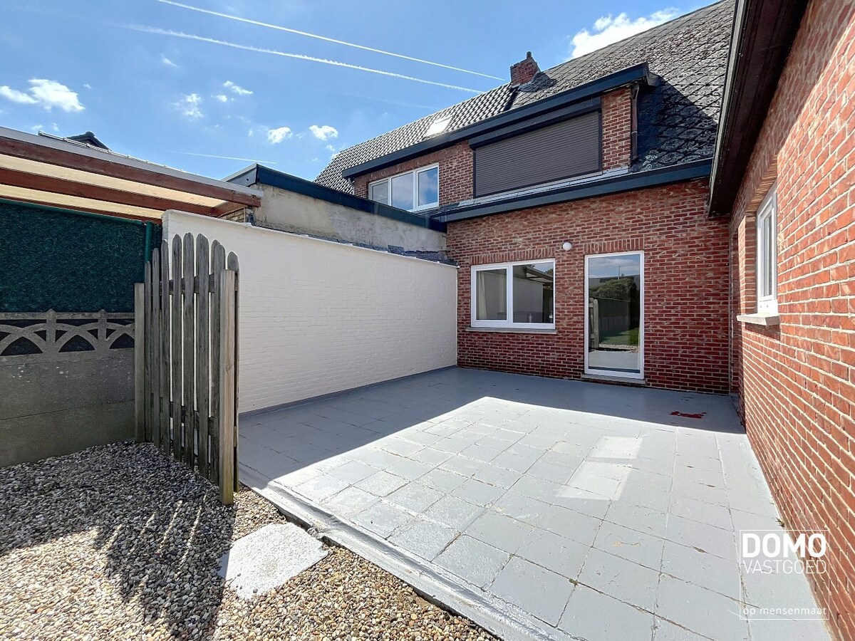 RUIME WONING MET TUIN, GARAGE &amp; 3 SLAAPKAMERS RUSTIG GELEGEN LANGS HET KANAAL MET EPC C TE BERINGEN 