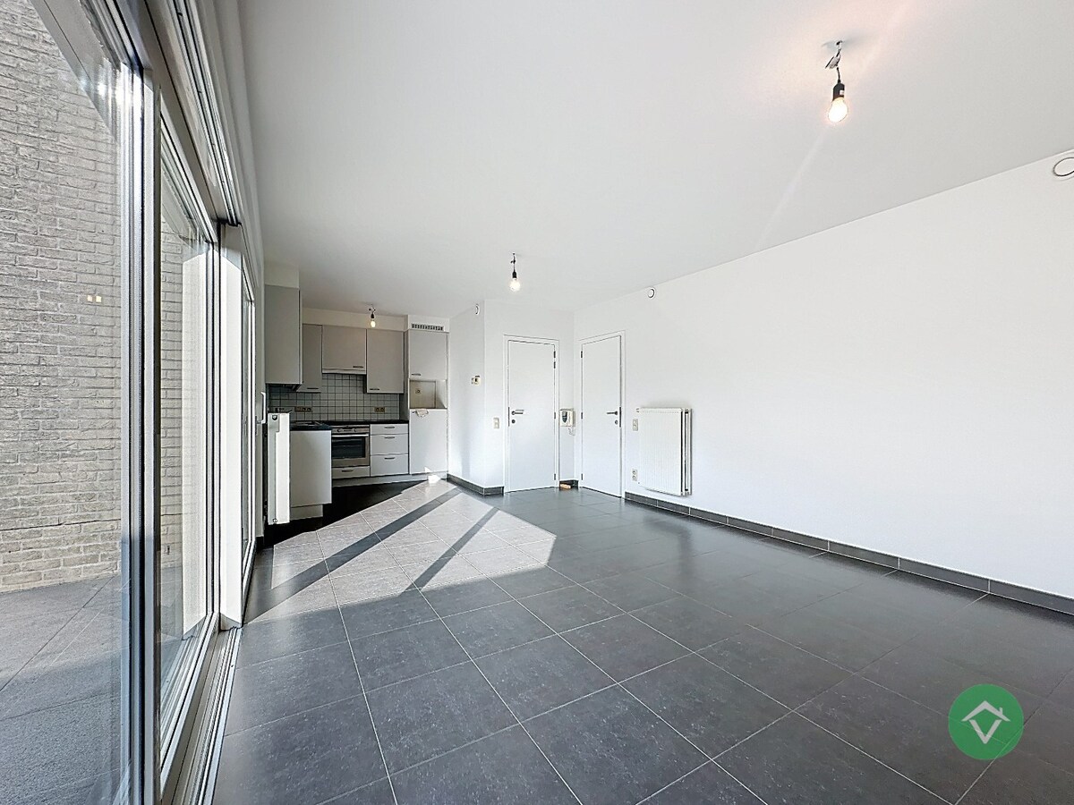 Instapklaar gelijkvloers appartement met staanplaats te Gistel 