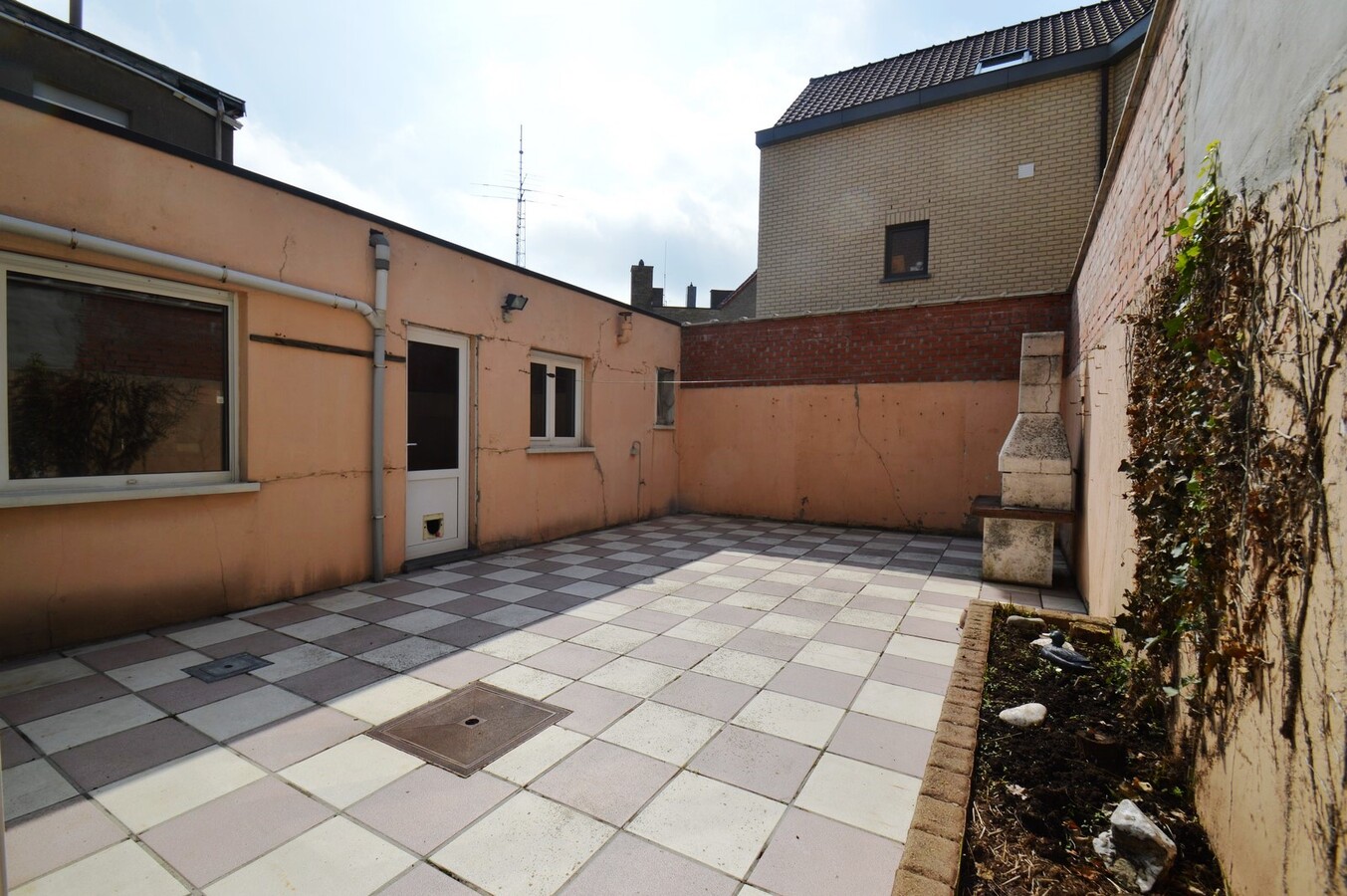 Zeer ruime gezinswoning met terras en garage - Heist 