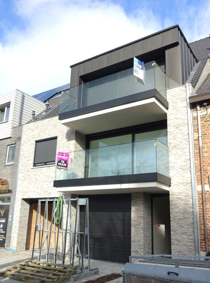 Nieuwbouwappartement te huur in het centrum van Jabbeke. 