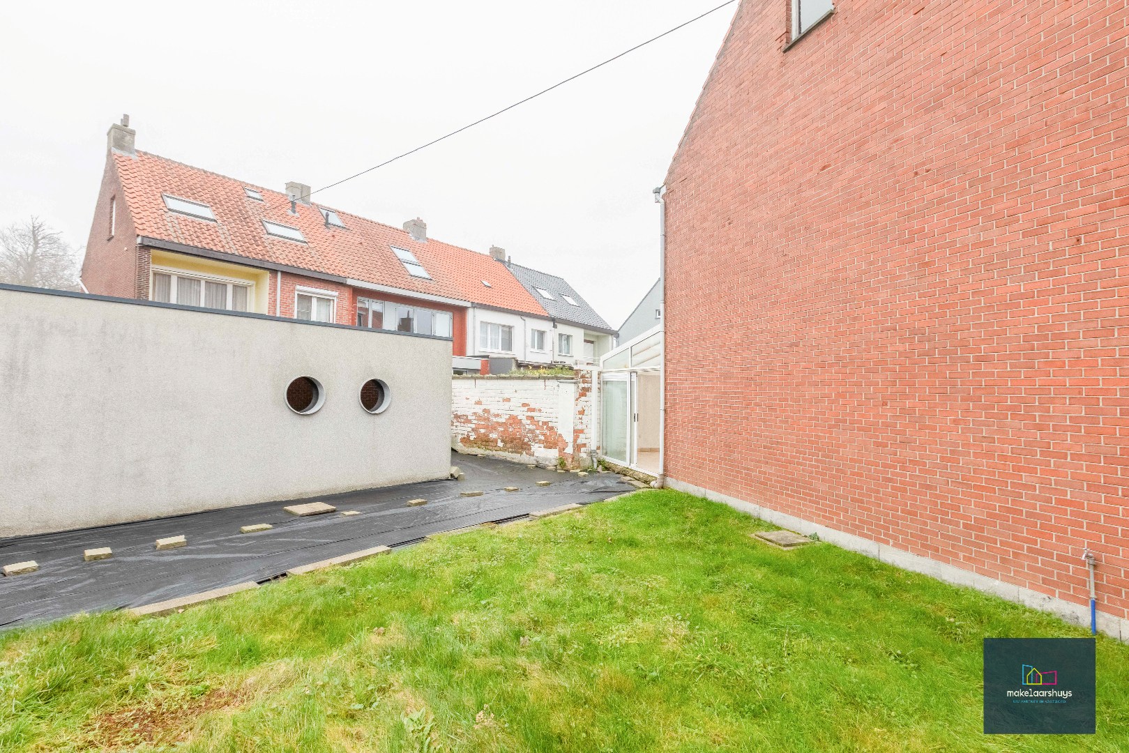 Te renoveren HOB met garage in Mariakerke 