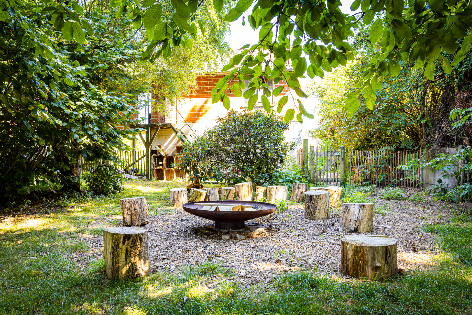 Ruime gerenoveerde gezinswoning op 1.384m² 4 slpks te Landegem 