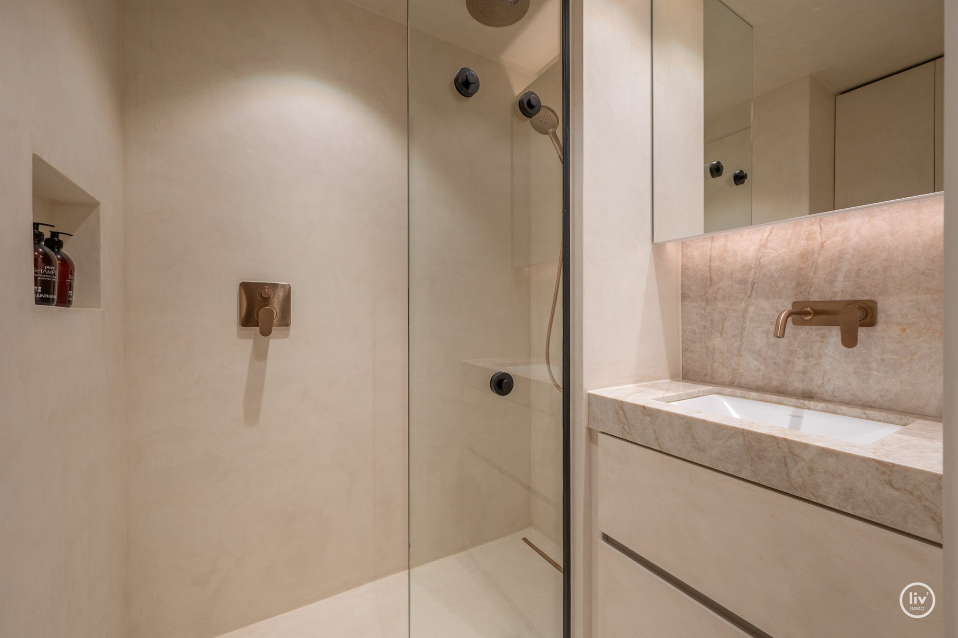 Uitzonderlijk luxueus afgewerkte duplex met royale terrassen, op topligging te Dumortierlaan. Hier werd over elk detail nagedacht 