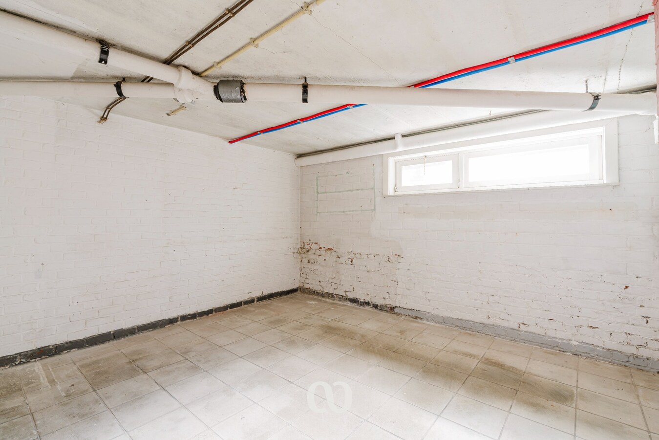 Stevige gezinswoning met tuin en volledige kelder in Lozer 