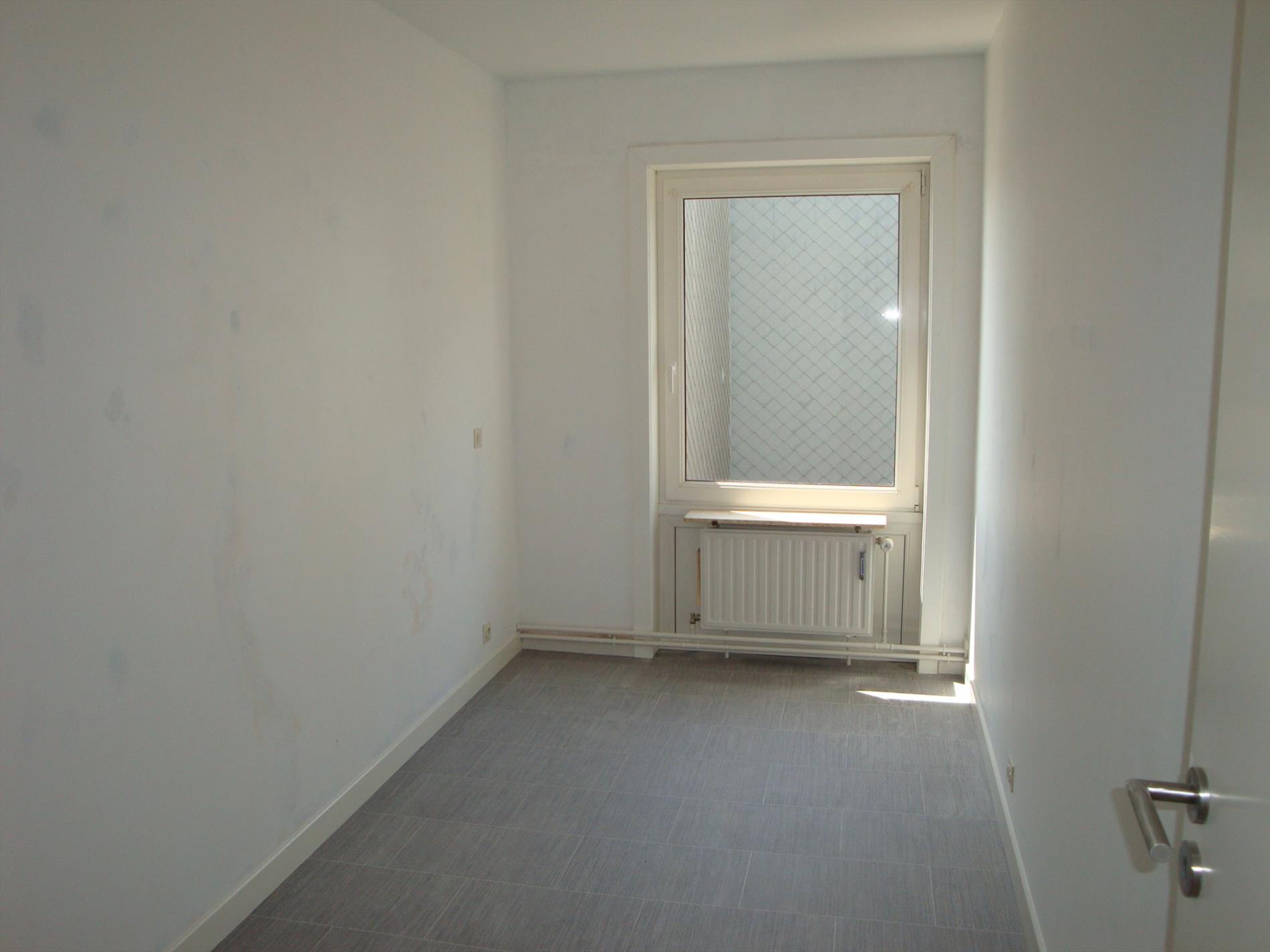 Voll. gerenoveerd 3-slpk HOEKapp. op 7e verd. met havenzicht 