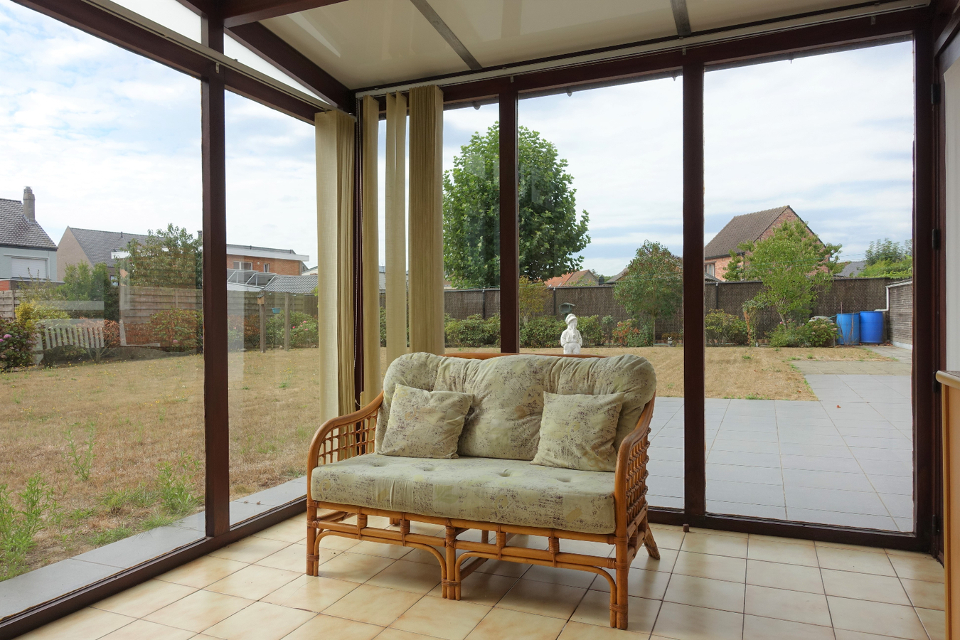 Karaktervolle villa met grote tuin op unieke locatie 