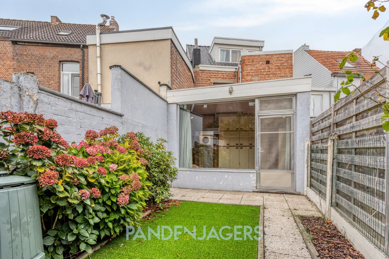 Te renoveren woning met zonnige tuin in hartje Duffel-Oost 