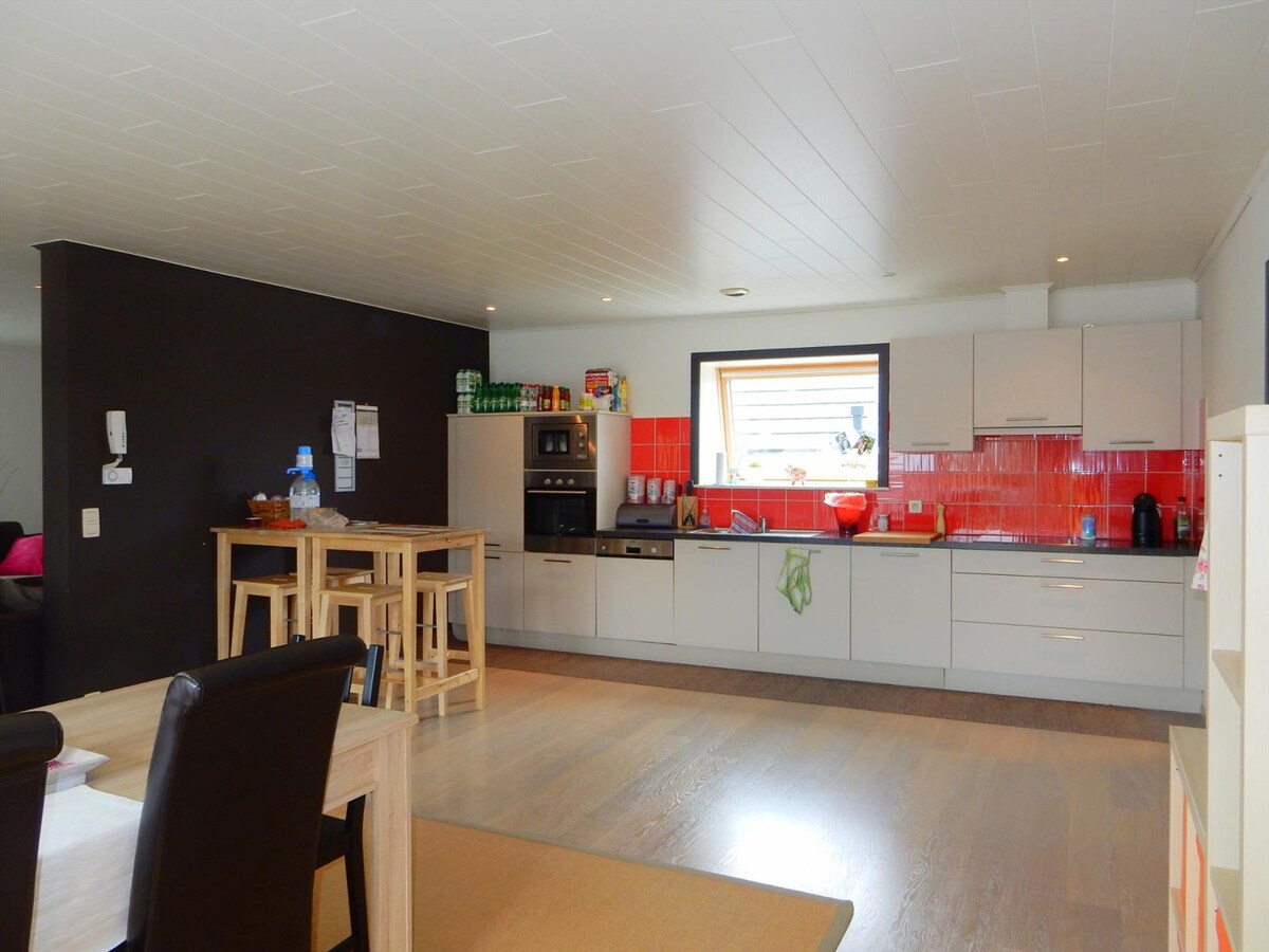 Gezellig en ruim appartement met zonnig terras te Varsenare 