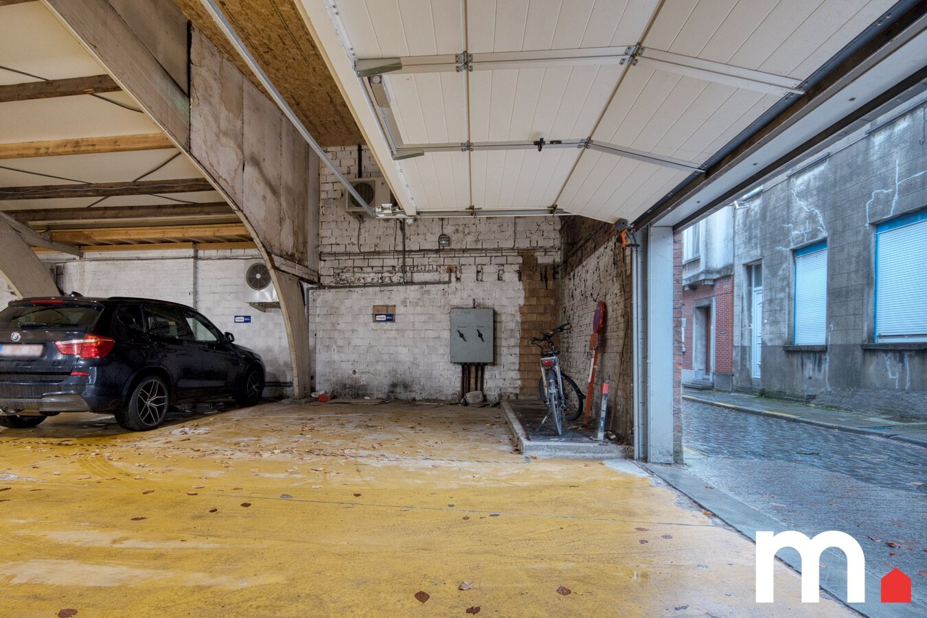 Lichtrijke Loftstudio met parkeerplaats te Kortrijk! INVESTERINGSOPPORTUNITEIT ! 