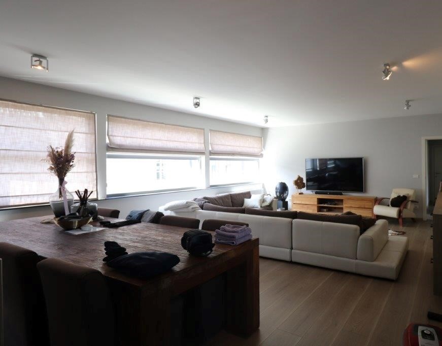 Prachtig appartement op de eerste verdieping met 3 slaapkamers, midden in het centrum gelegen 