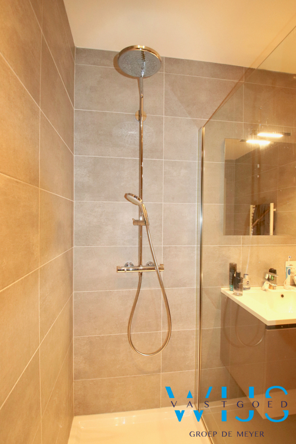 Instapklaar 2 slaapkamerappartement in hartje Wippelgem EVERGEM ! 