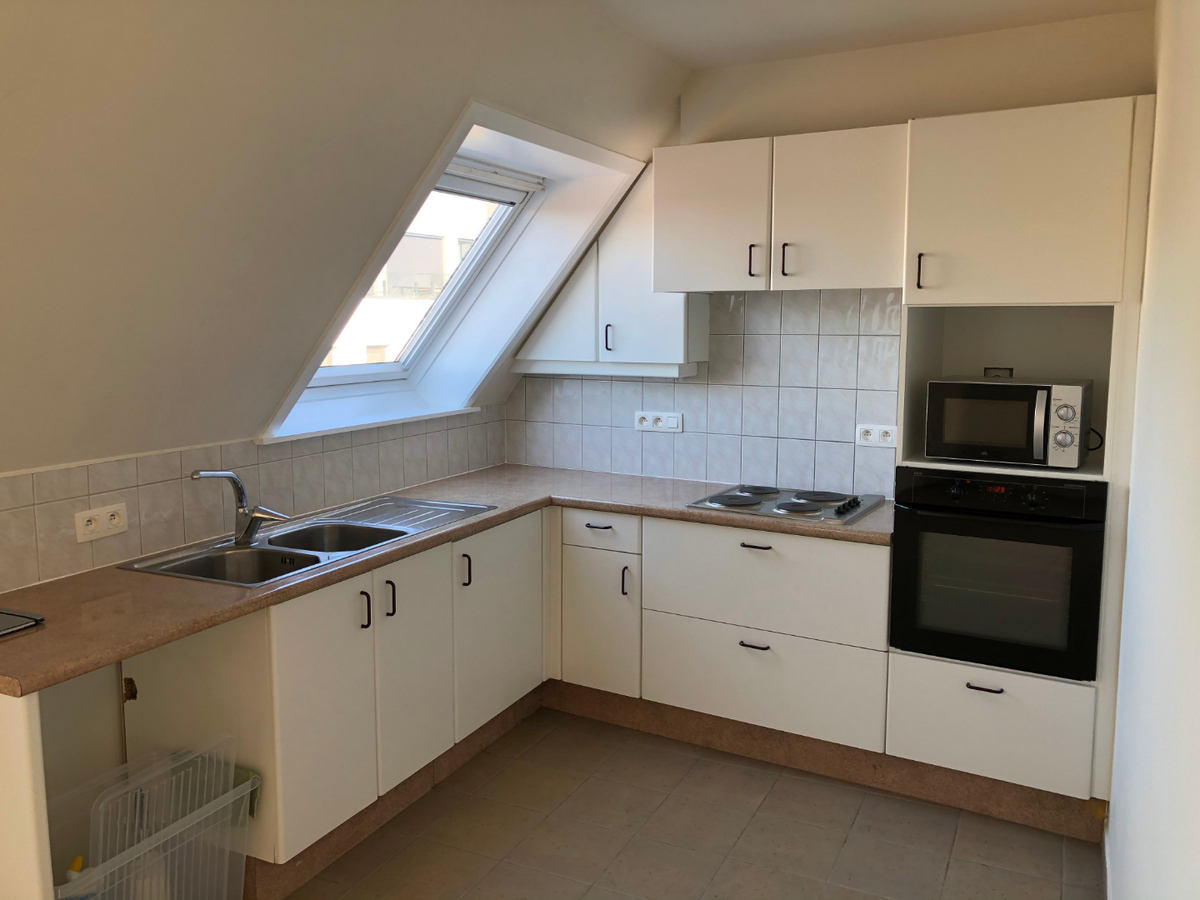 Tijdloos dakappartement met bijzonder ruim terras in centrum Gavere 