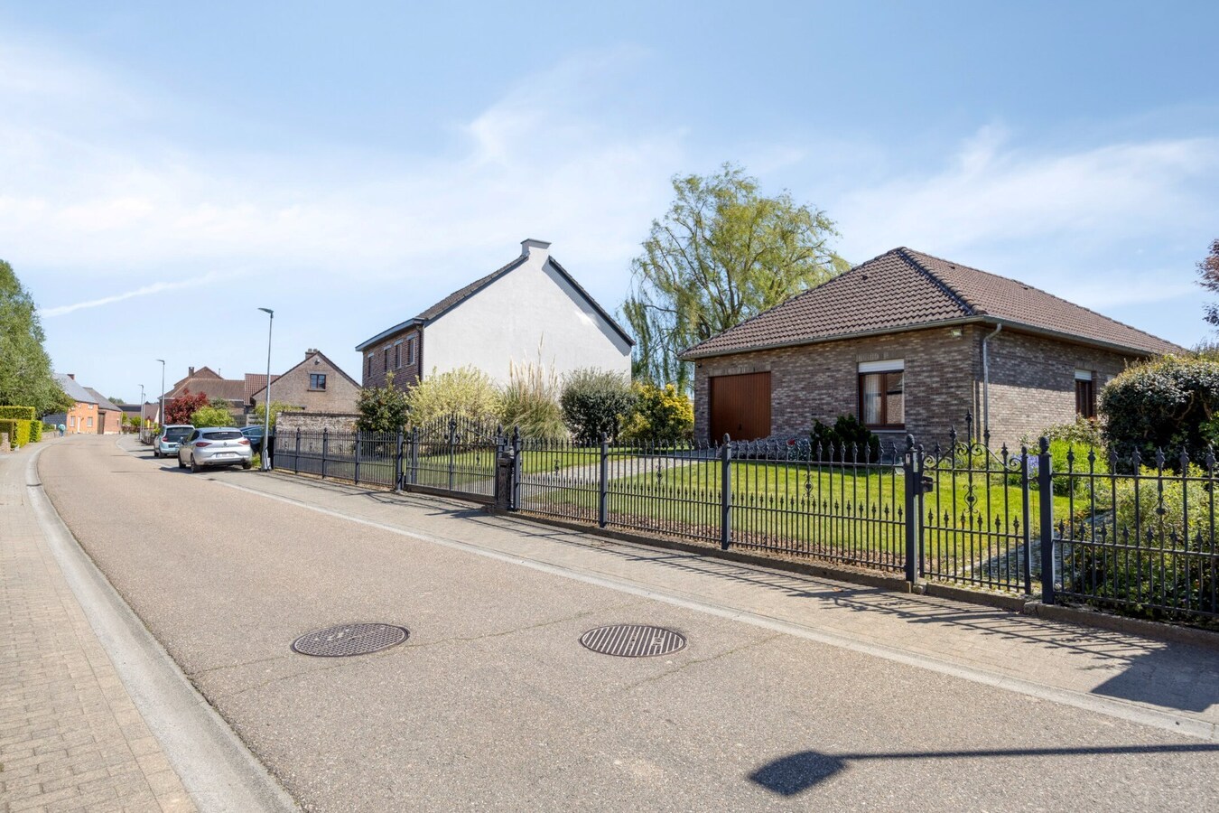 Instapklare bungalow met zuidtuin, garage en rust in Outgaarden 