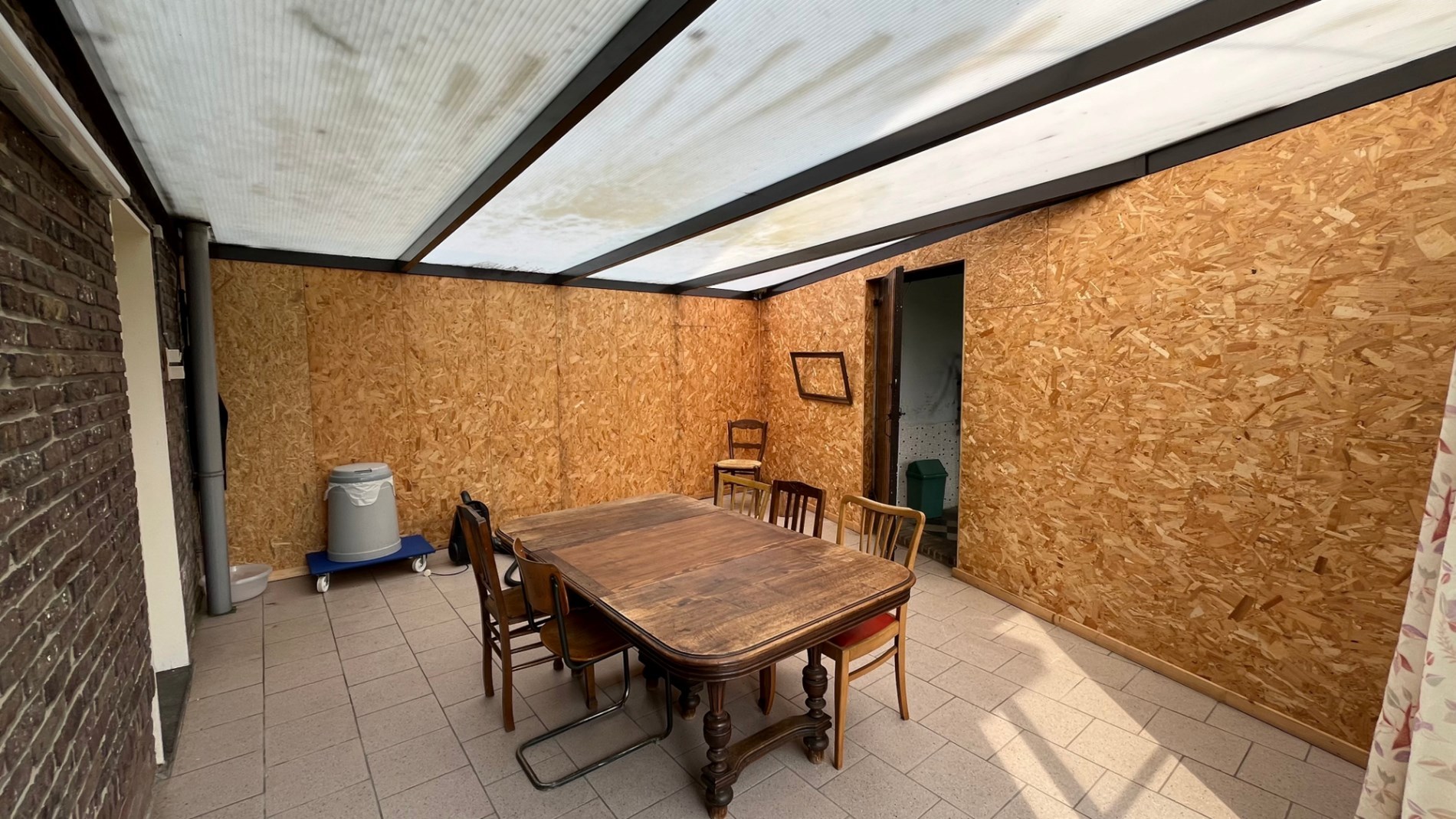 Ruime woning met een grote tuin 