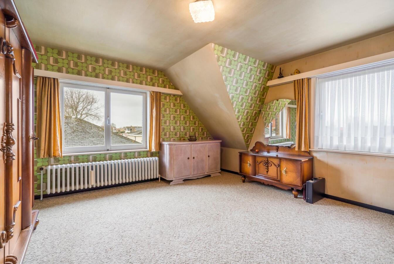 Woning met 5 slaapkamers op 832 m² in rustige straat te Oudenburg 