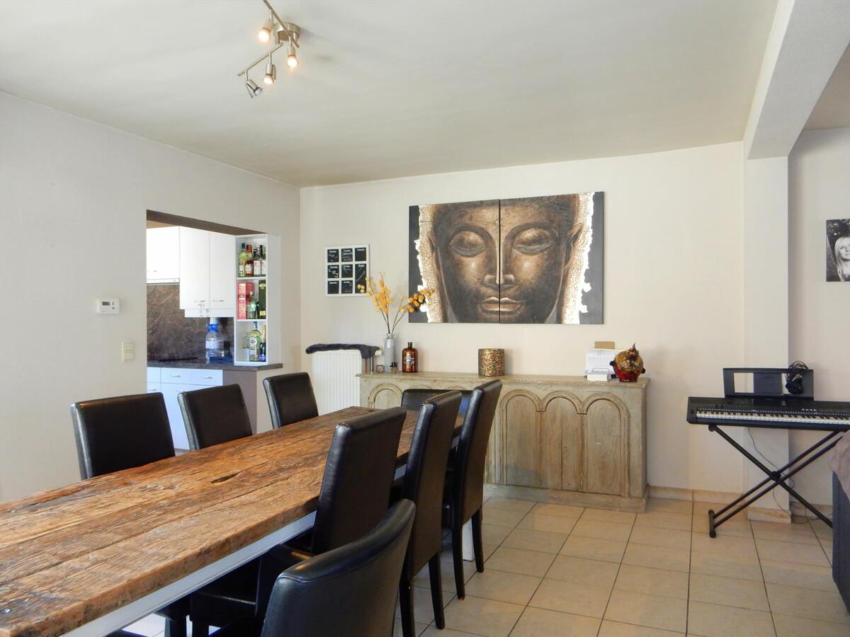 Ruime woning te Jabbeke met 4 slaapkamers 