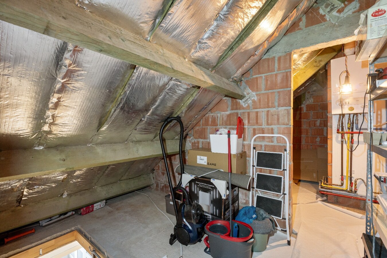 Ruim energiezuinig duplexappartement (146 m²) -  kwaliteitslabel B -  3 slaapkamers, terras en private buitenparking. 