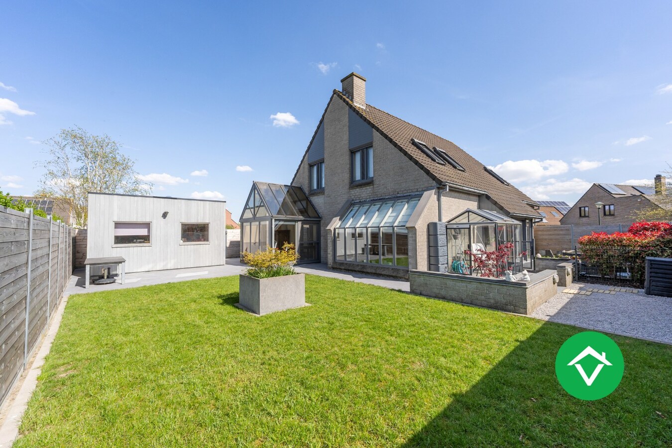 Alleenstaande woning met 5 slaapkamers en garage te Torhout 