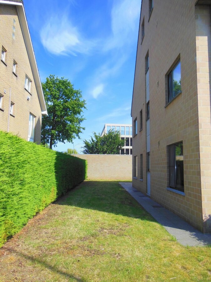 Gezellig gelijkvloersappartement met zonnige tuin en garage 