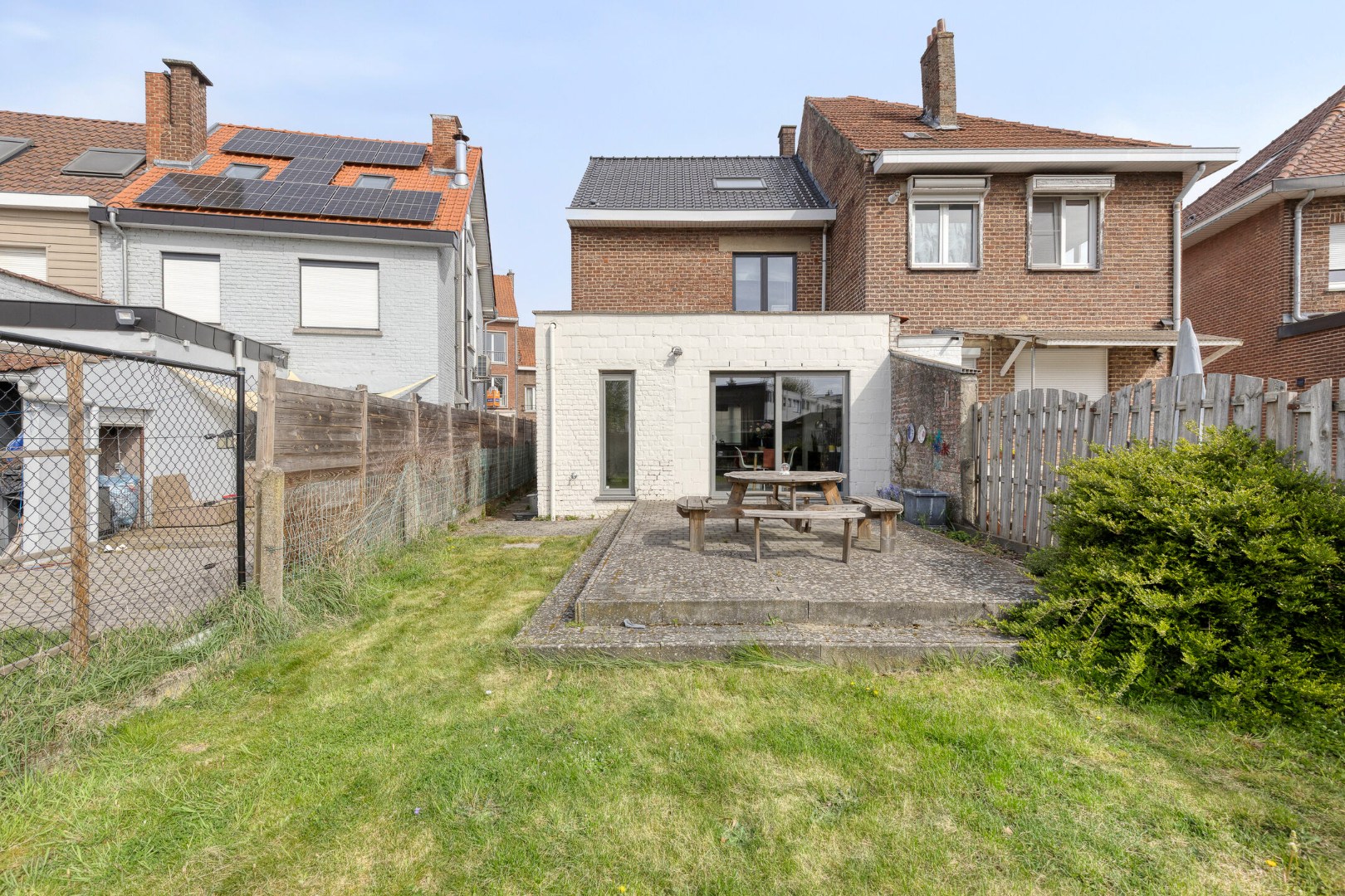 Gerenoveerde halfopen woning met 3 slaapkamers en tuin – 1651 LOT (BEERSEL) 