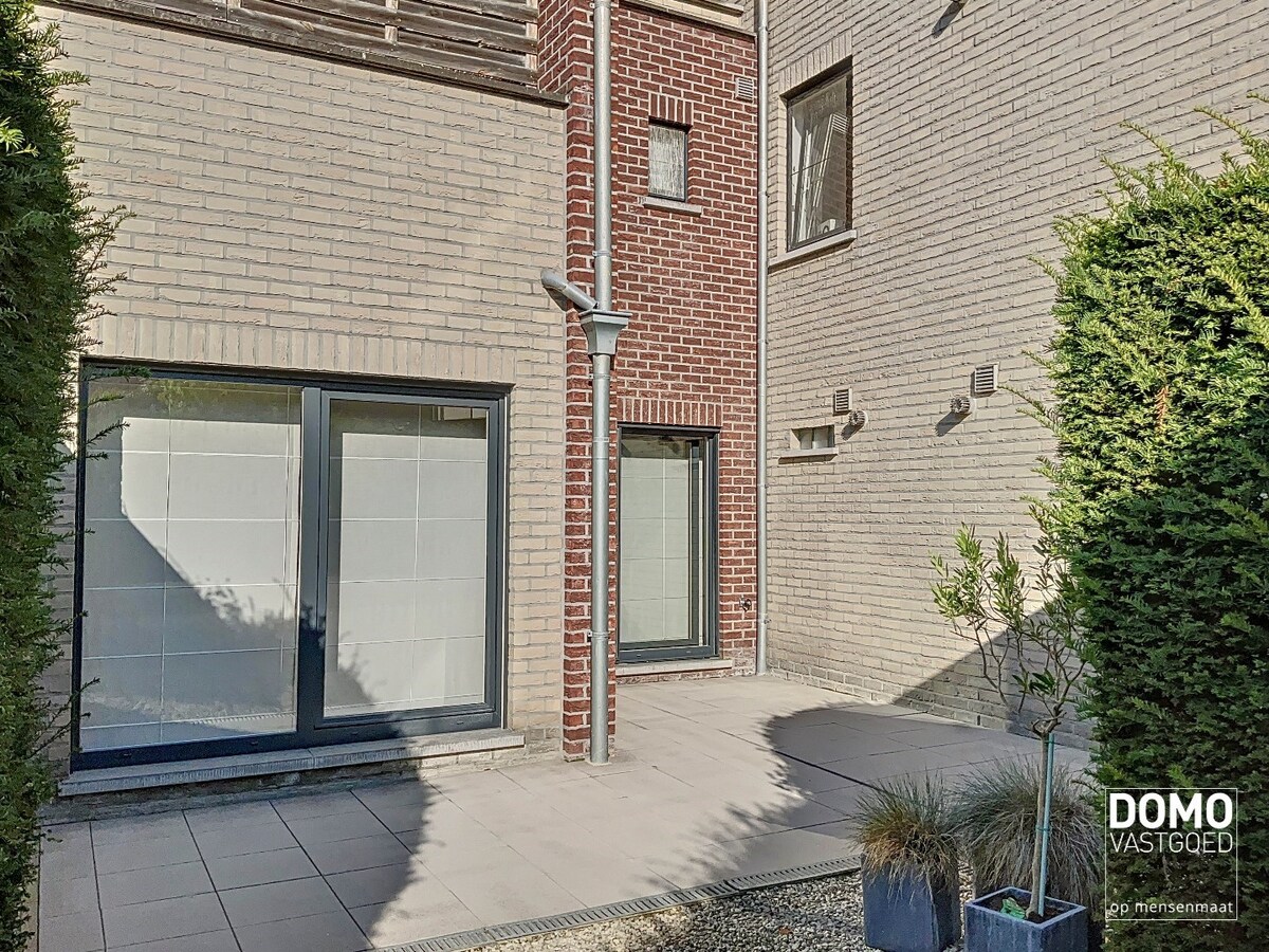 Duplex appartement met een gezellig tuintje, ondergrondse autostandplaats en 2 slaapkamers te Spalbeek - energielabel B, 109m² bewoonbare oppervlakte 