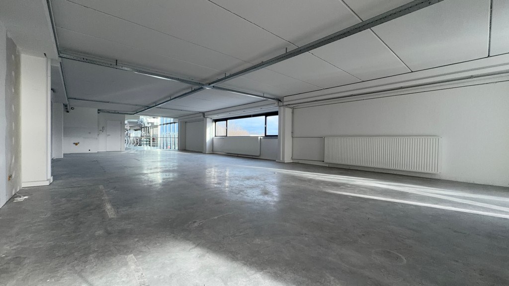 Recente kantoren te huur op zichtlocatie aan E17 in Kruibeke