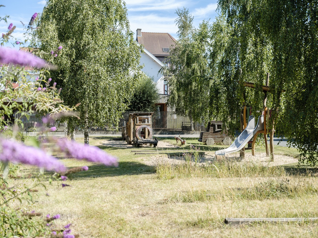 Instapklare woning nabij park met zeer ruime kamers 