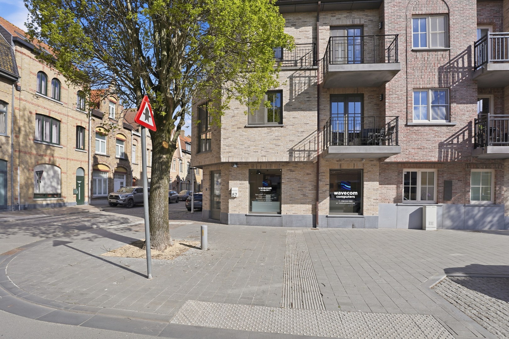 Instapklaar en hoogwaardig handelspand (122 m²) op topligging in Nieuwpoort Stad 